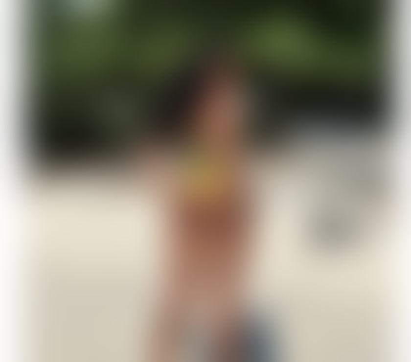 Escorts East London Barking Station - East London - Photos for skinny Brazilian brunette with big ass and curly hair